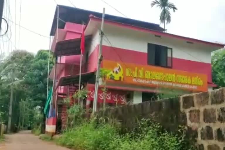 CPM Thaliparaba north local committee  CPM  CPM Thaliparaba north local committee news  notices to three party members news  സിപിഎമ്മില്‍ വിഭാഗീയത വാര്‍ത്ത  സിപിഎമ്മില്‍ ശക്തി പ്രകടനം വാര്‍ത്ത  തളിപ്പറമ്പ് നോർത്ത് ലോക്കൽ കമ്മിറ്റി വാര്‍ത്ത  സി.പി.എം കണ്ണൂര്‍ ജില്ല നേതൃത്വം വാര്‍ത്ത