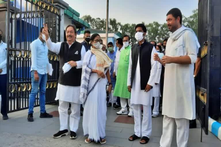 कांग्रेस लीडर्स राजेश पति त्रिपाठी और ललितेश पति त्रिपाठी टीएमसी में शामिल