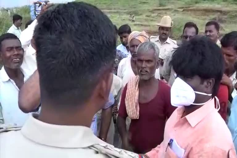 nagavi-village-farmers-allegation-on-gadag-university-land