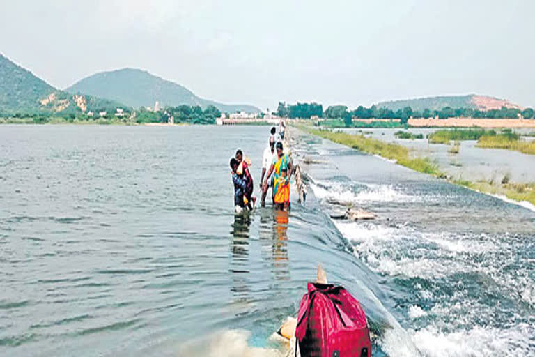 nellore-district-people-facing-problems-due-to-over-flow-on-sangam-bridge