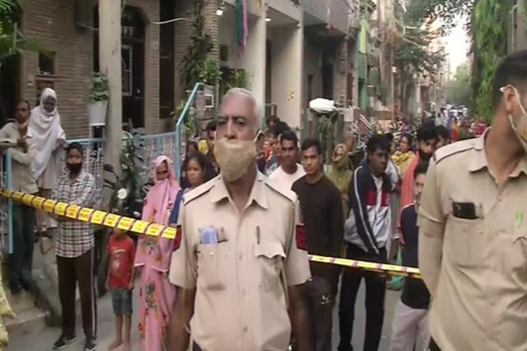 Delhi: 4 dead after fire breaks out in 3-storey building in Old Seemapuri