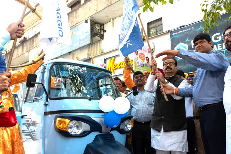 Mumbai's first e-autorickshaw sale hall launched