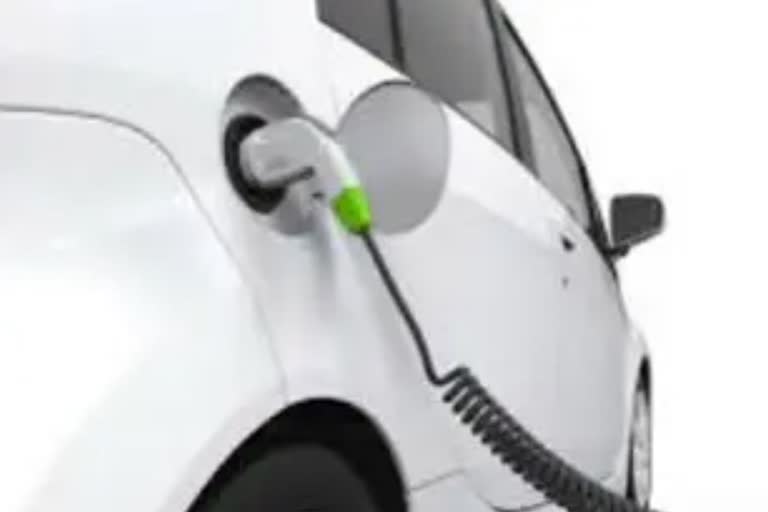 KSEB news  electric cars for kseb  kseb buying electric cars news  kseb buying 200 electric cars  ഇലക്ട്രിക് കാര്‍ വാങ്ങാന്‍ കെ.എസ്.ഇ.ബി വാര്‍ത്ത  ഇലക്ട്രിക് കാര്‍ വാങ്ങാന്‍ കെ.എസ്.ഇ.ബി നീക്കം വാര്‍ത്ത  കെ.എസ്.ഇ.ബി വാര്‍ത്ത