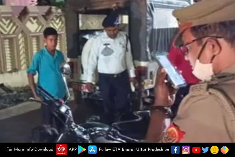 मॉडिफाइड साइलेंसर लगाने वालों पर पुलिस ने की कार्रवाई