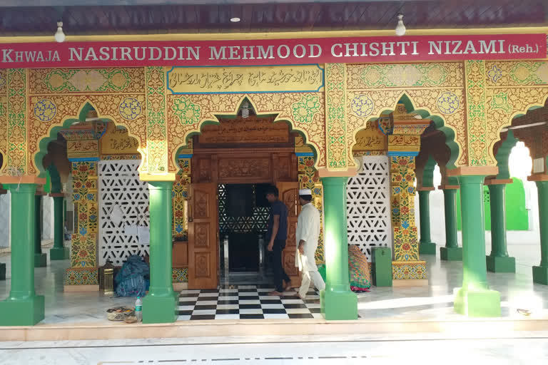 Hazrat Nasiruddin who lit a lamp with water