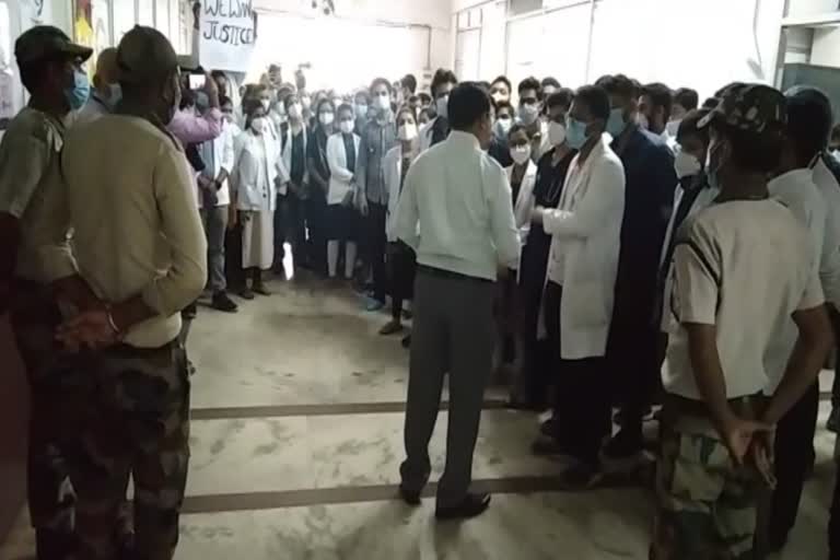 Doctors boycott work in Bilaspur Sims