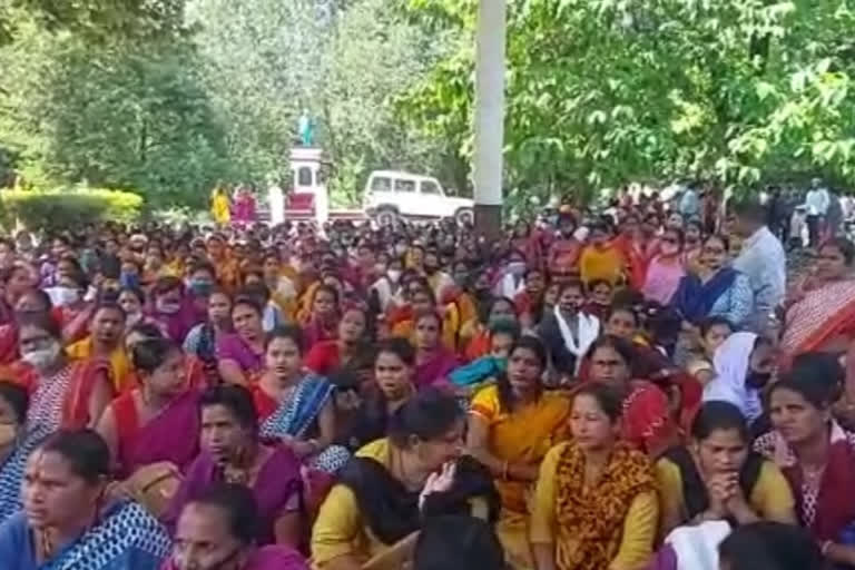 Anganwadi workers protest