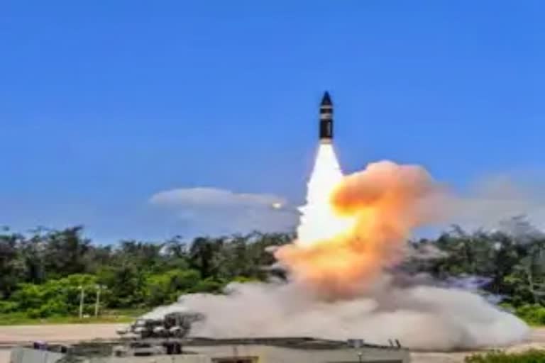 surface-to-surface ballistic missile  Agni-5  அக்னி 5  ஏவுகணை  வெற்றிகரமாக சோதனை செய்யப்பட்ட அக்னி 5  ballistic missile
