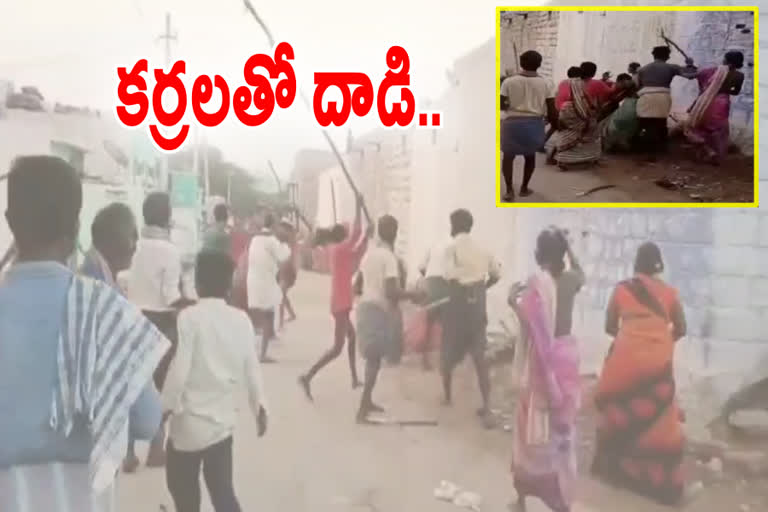 ఇరు వర్గాల మధ్య కర్రలతో దాడి