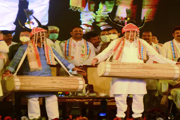 jharkhand-cm-hemant-soren-inaugurated-national-tribal-dance-festival-2021-in-raipur