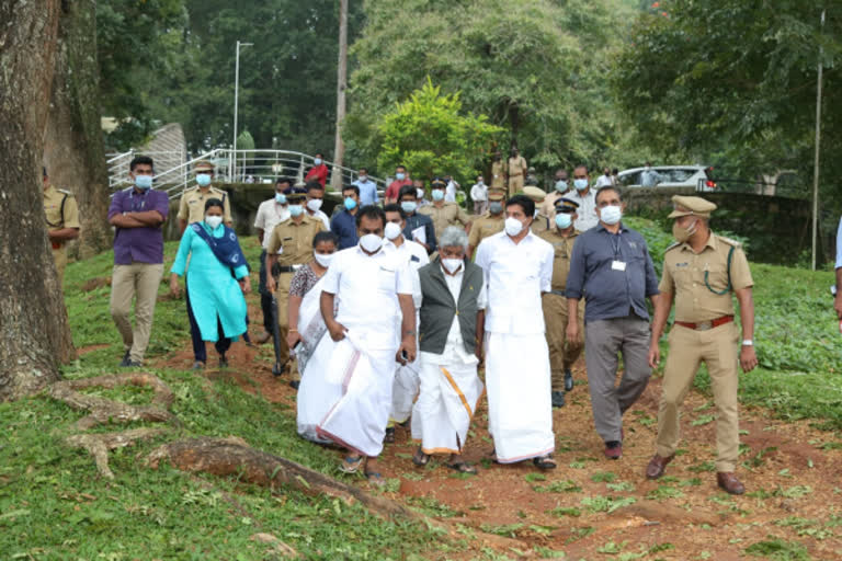 முல்லைப் பெரியாறு அணையில் கேரள அமைச்சர்