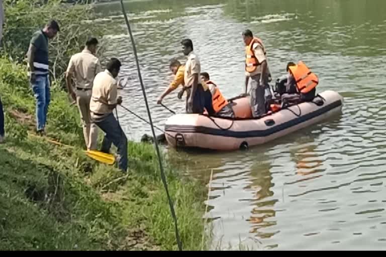 Two teenagers drown in lake