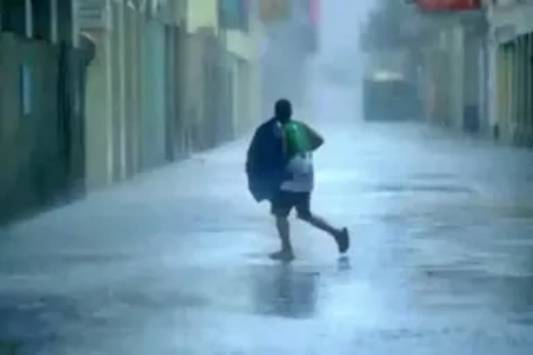 schools leave  schools leave in tamil nadu  heavy rain  rain  schools leave in tamil nadu due to heavy rain  தொடர்மழை  மழை  கனமழை  பள்ளிகளுக்கு விடுமுறை  மழையால் பள்ளிகளுக்கு விடுமுறை