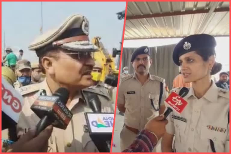 बॉर्डर पर दिल्ली पुलिस हटा रही बैरिकेडिंग