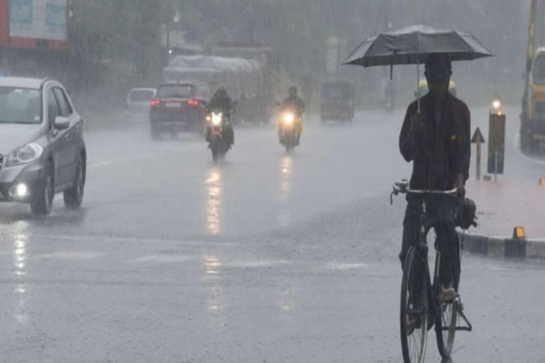 Yellow alert  യെല്ലോ അലർട്ട്  സംസ്ഥാനത്ത് മഴ തുടരും  Rains will continue for the next three days  ഓറഞ്ച് അലര്‍ട്ട്  ന്യുന മര്‍ദ്ദം  ബംഗാള്‍ ഉള്‍കടലിലെ ന്യുന മര്‍ദ്ദം  മത്സ്യത്തൊഴിലാളികള്‍