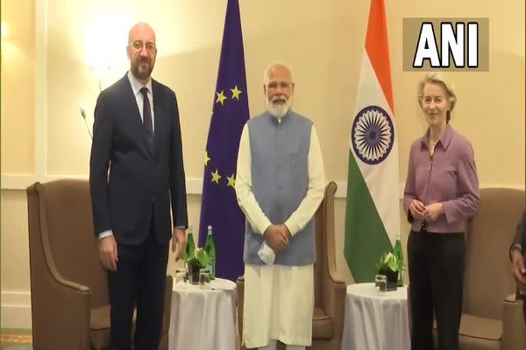 pm modi holds joint meeting with top eu leaders in rome ahead of g20 summit  g20 summit  G20 summit  ജി20 ഉച്ചകോടി  യൂറോപ്യൻ യൂണിയൻ നേതാക്കളുമായി റോമിൽ കൂടിക്കാഴ്‌ച നടത്തി പ്രധാനമന്ത്രി  യൂറോപ്യൻ യൂണിയൻ നേതാക്കളുമായി കൂടിക്കാഴ്‌ച നടത്തി പ്രധാനമന്ത്രി  പ്രധാനമന്ത്രി  പ്രധാനമന്ത്രി നരേന്ദ്ര മോദി  നരേന്ദ്ര മോദി  യൂറോപ്യൻ കൗൺസിൽ പ്രസിഡന്‍റ് ചാൾസ് മിഷേൽ  യൂറോപ്യൻ കൗൺസിൽ പ്രസിഡന്‍റ്  ചാൾസ് മിഷേൽ  യൂറോപ്യൻ കമ്മീഷൻ പ്രസിഡന്‍റ് ഉർസുല വോൺ ഡെർ ലെയ്ൻ  യൂറോപ്യൻ കമ്മീഷൻ പ്രസിഡന്‍റ്  ഉർസുല വോൺ ഡെർ ലെയ്ൻ  ഫ്രാൻസിസ് മാർപാപ്പ  Prime Minister  Narendra Modi  Charles Michel  Pope Francis  rome  റോം