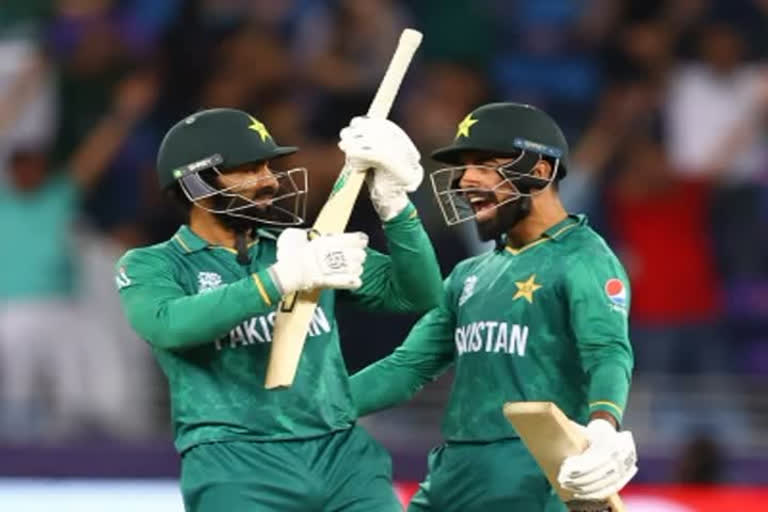 Pakistan beat Afghanistan to reach semi-finals