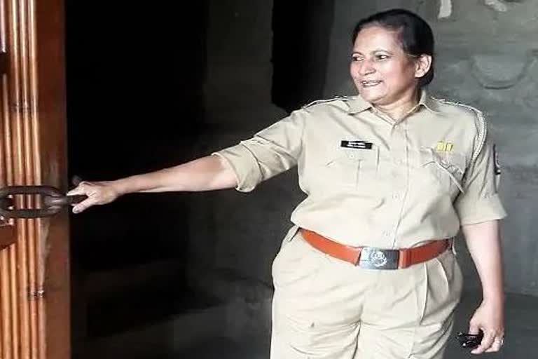 jogeshwari-assistant-commissioner-of-police-sujata-patil-suspended-for-accepting-bribe-of-rs-40000