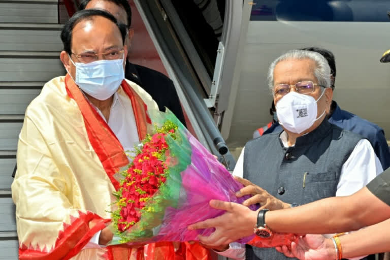 Vice President venkaiahnaidu reached to gannavarm airport