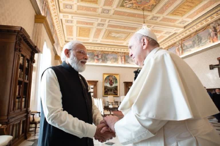 pm modi meeting with pope francis in vatican city