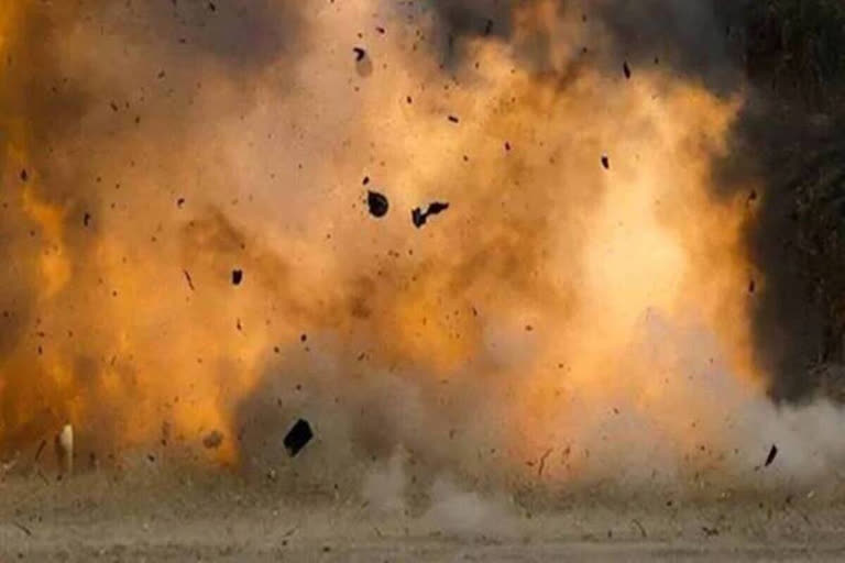 Two soldiers critically injured in blast along LoC in J-K's Rajouri  two soldiers injured in an explosion near the line of control in jammu  ജമ്മു കശ്മീരിൽ നിയന്ത്രണരേഖയ്ക്കടുത്ത് സ്‌ഫോടനം  ജമ്മു കശ്മീരിൽ നിയന്ത്രണ രേഖയ്ക്ക് സമീപം ഉണ്ടായ സ്ഫോടനത്തിൽ രണ്ട് സൈനികർക്ക് ഗുരുതരപരിക്ക്  നിയന്ത്രണ രേഖ  LoC  രജൗരി  രജൗരി സ്‌ഫോടനം  ജമ്മു കശ്മീർ സ്‌ഫോടനം  explosion near the line of control  explosion in jammu