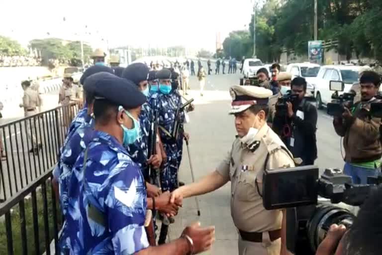 kamal pant honors the police personnel in kanteerava studio