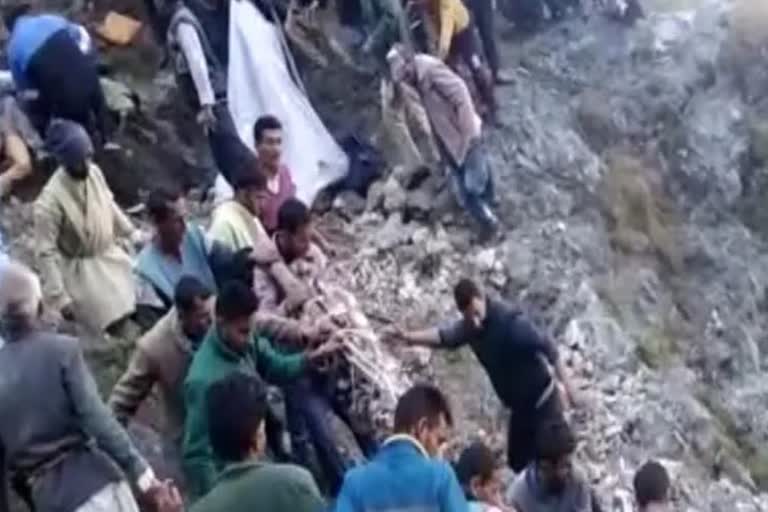 Accident in Uttarakhand  Uttarakhand Vikasnagar Accident  13 killd in Vikasnagar Accident  വികാസ്‌നഗറില്‍ വാഹനാപകടം  ഉത്തരാഖണ്ഡില്‍ വാനഹാപകടം  ഉത്തരാഖണ്ഡില്‍ വാന്‍ മറിഞ്ഞ് അപകടം