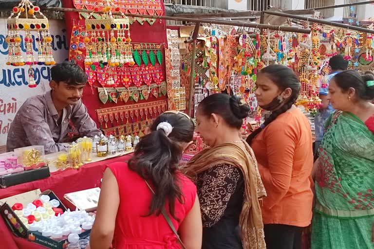 આત્મનિર્ભર ભારતની થઇ રહી છે હોળી: દિવાળીના તહેવારોમાં ચાઇનાની વસ્તુઓની બજારમાં બોલબાલા...