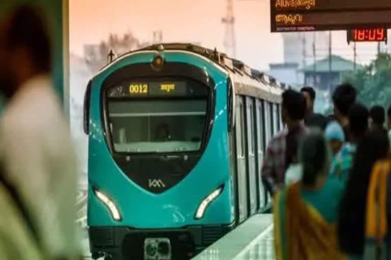 Kochi Metro  കേരളപ്പിറവി ദിനം  കൊച്ചി മെട്രോ  Kerala formation day  കെ.എം.ആർ.എൽ  എറണാകുളം വാര്‍ത്ത  Ernakulam news  kerala news  കേരള വാര്‍ത്ത