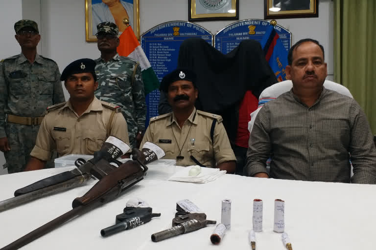 naxalites arrested in palamu