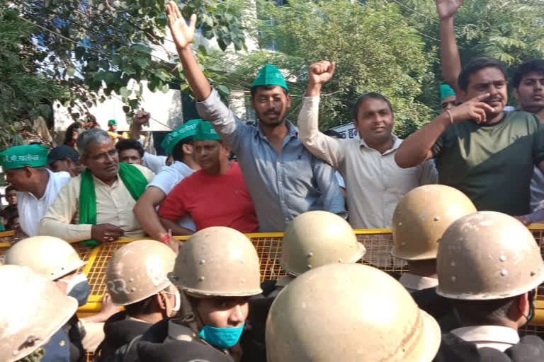 Farmers protest against noida authority