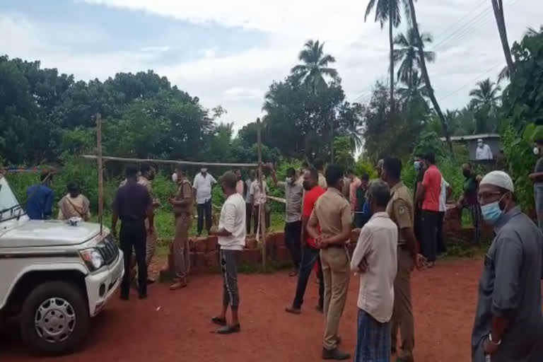 kasaragod local news  men found dead  യുവാവിനെ മരിച്ചനിലയിൽ കണ്ടെത്തി  കൊലപാതകം  കാസർകോട് വാര്‍ത്ത