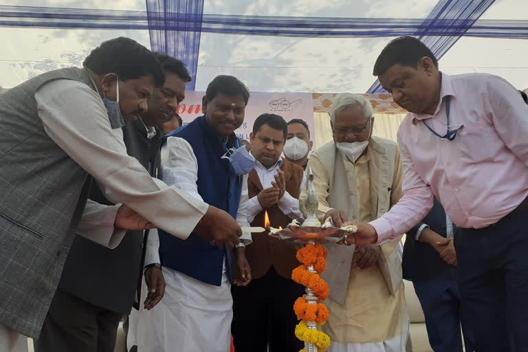 Union Minister Arjun Munda in foundation stone laying program in reva village new model Eklavya Vidyalaya in Khunti