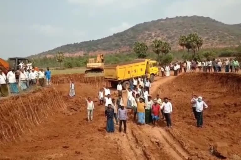 ప్రకాశం జిల్లాలో కొండలను తవ్వేస్తున్న అక్రమార్కులు