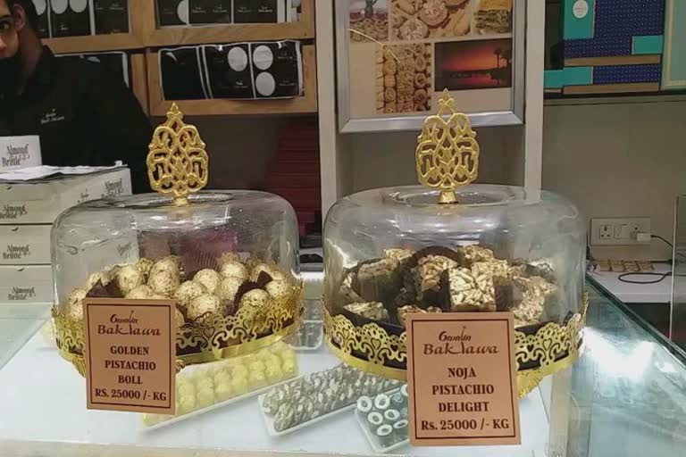 અમદાવાદમાં બની 25,000 રુપિયે કિલો ભાવની Expensive Sweets, 10 લાખથી વધુની મીઠાઈ વેચાઇ