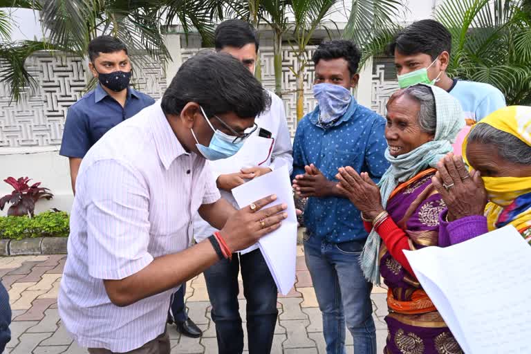 cm-hemant-listened-to-problems-of-complainants-in-ranchi