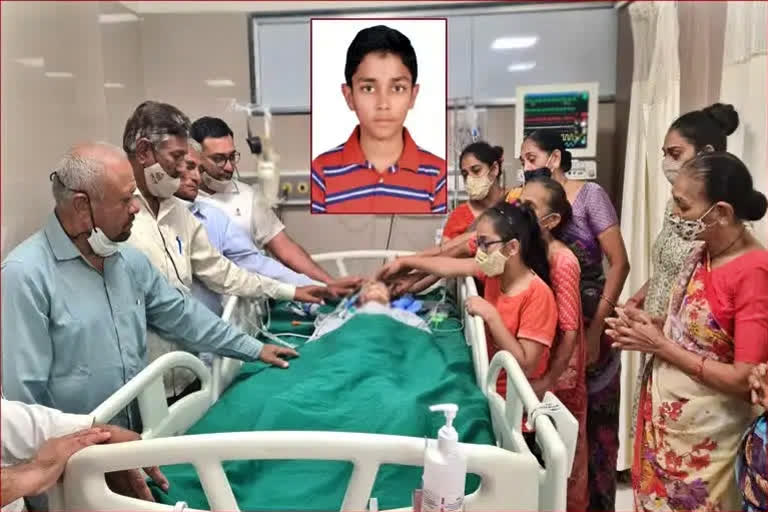 Intro:Body:14 years old braindead child, 14 years old braindead child donate, 14 years old braindead child in hands and organs, ಮೆದಳು ನಿಷ್ಕ್ರಿಯಗೊಂಡ ಬಾಲಕ, ಮೆದಳು ನಿಷ್ಕ್ರಿಯಗೊಂಡ ಬಾಲಕ ಅಂಗಾಗಳ ದಾನ, ಸೂರತ್​ನಲ್ಲಿ ಮೆದಳು ನಿಷ್ಕ್ರಿಯಗೊಂಡ ಬಾಲಕದಿಂದ ಅಂಗಾಗಳ ದಿನ,