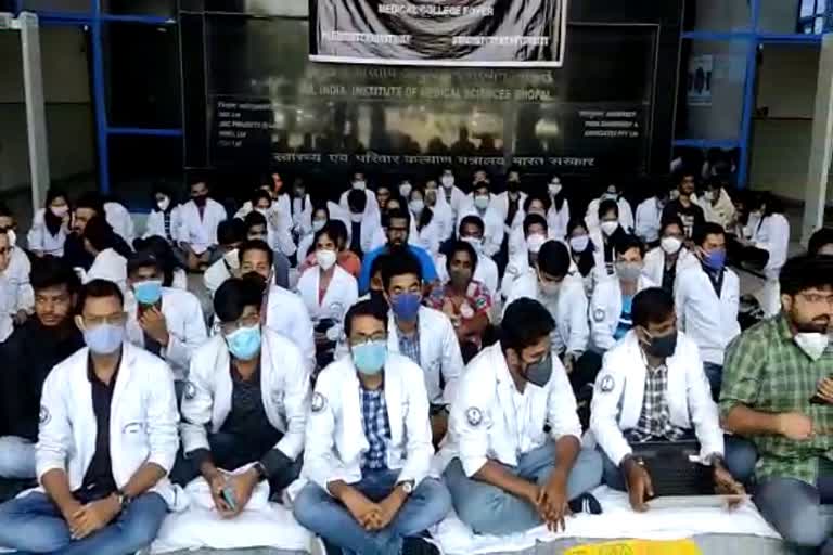 intern doctors of AIIMS Bhopal on hunger strike