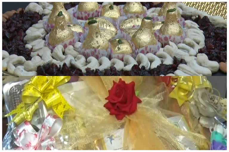 Sweets and bouquets will be special on this Diwali