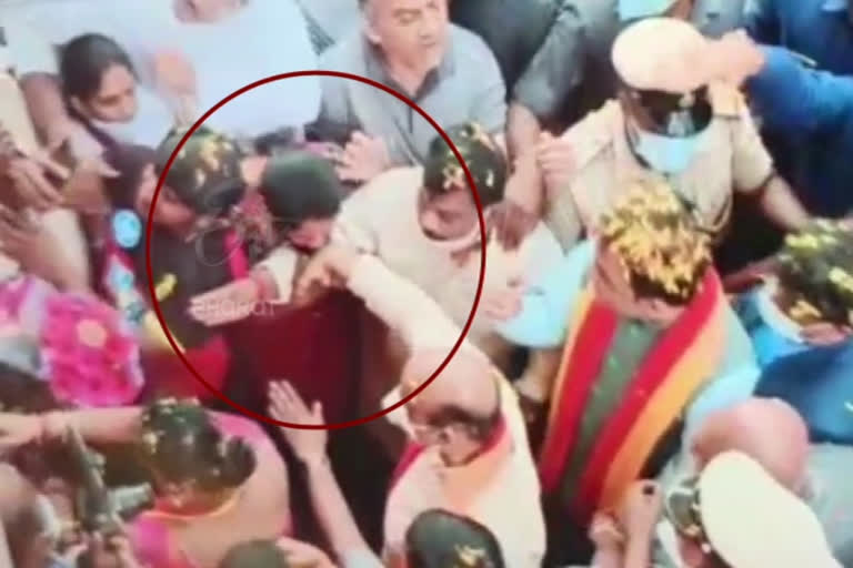 Woman kisses on CM's hand