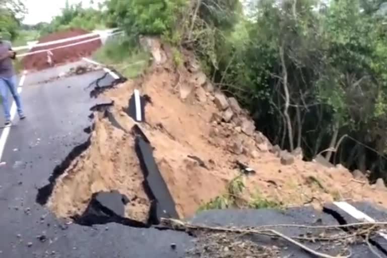 land collapsed at chamundi hill