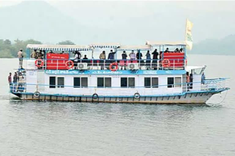 boating at papikondalu