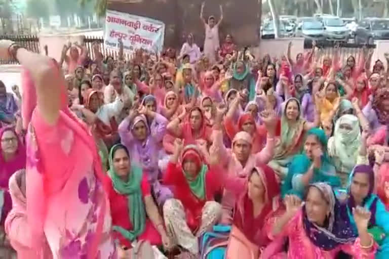 aanganwadi workers protest diwali