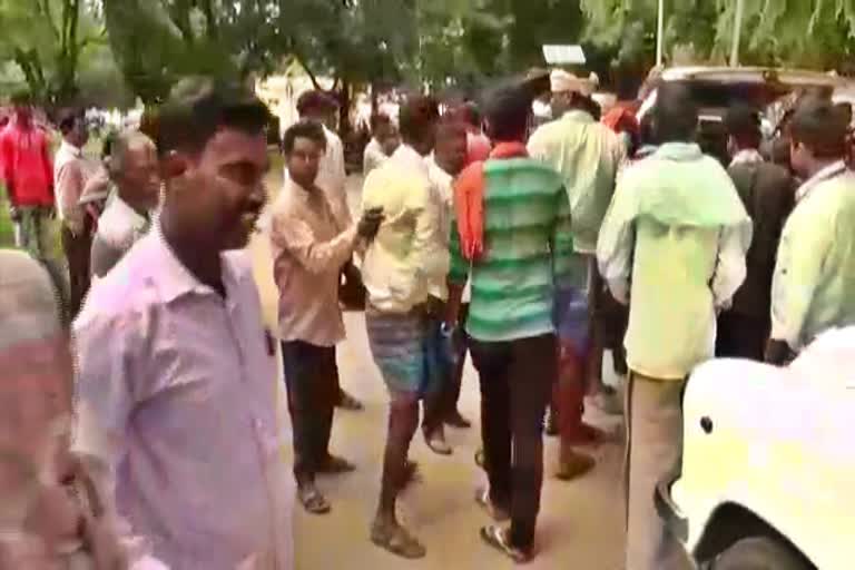 fighting-between-two-groups-in-davanagere