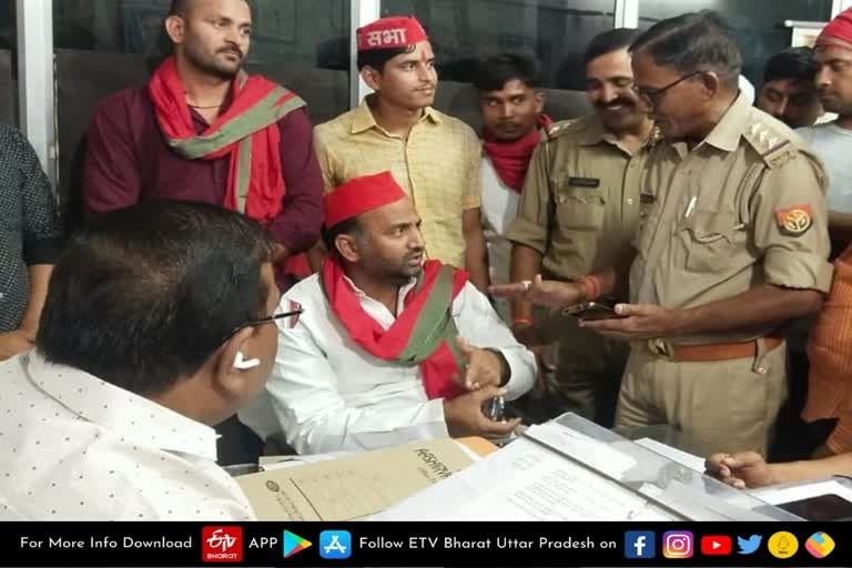 former samajwadi party mla manoj singh threatened deputy rmo in chandauli