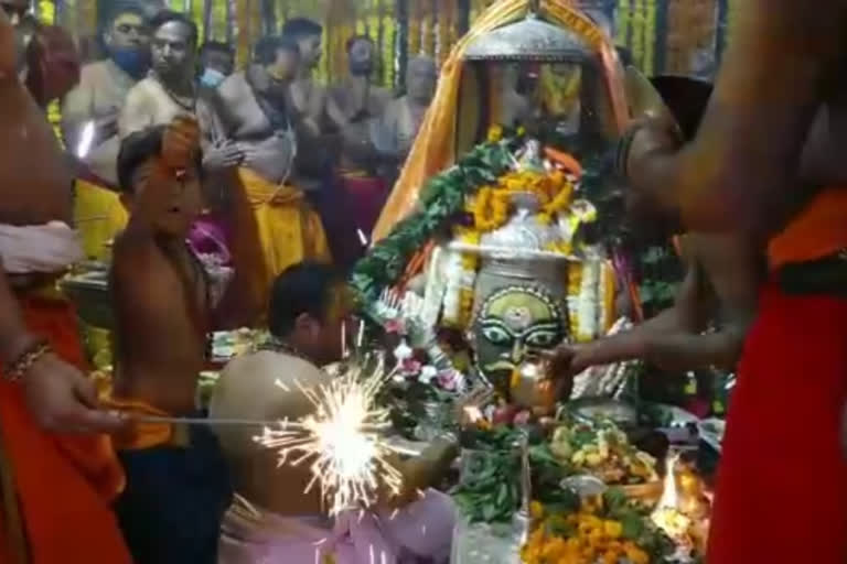 Pujari celebrated Diwali with Baba Mahakal