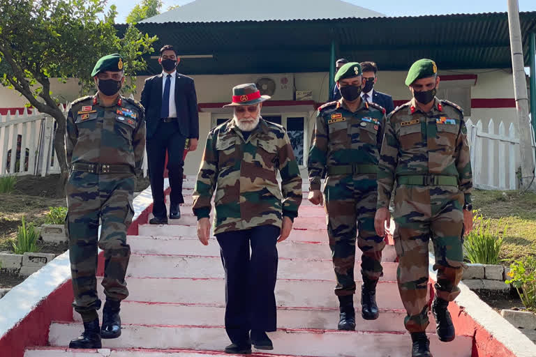 PM Modi reaches Nowshera Rajouri  Prime Minister Narendra Modi arrives in rajouri to celebrate Diwali with Army  Prime Minister Narendra Modi celebrate Diwali with Army in rajouri  Diwali celebration in rajouri  Diwali celebration in jammu and kashmir  وزیراعظم نریندرمودی دیوالی کا تہوار آرمی جوانوں کے ساتھ منانے راجوی پہنچے  وزیر اعظم کی راجوری آمد کے سلسلے میں حفاظتی انتظامات بھی سخت  سرحدوں پر بھی فوج کو چوکس کر دیا گیا  فوجی سربراہ اور فوج و سیول حکام کے دیگر آفیسران بھی ہونگے