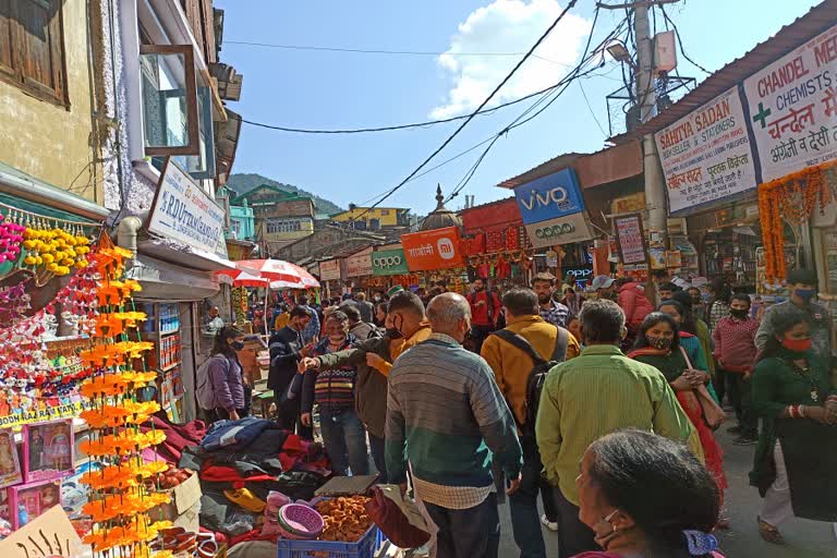 heavy footfall seen in markets