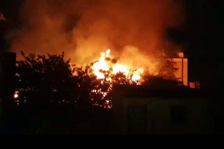 fire in furniture showroom loss of 40 lakhs