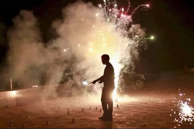 Despite ban fireworks broke out on Diwali night in Delhi